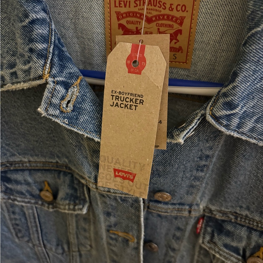 Levi's Classic Blue Jean Jacket 
BRAND NEW W TAGS - Picture 4 of 4